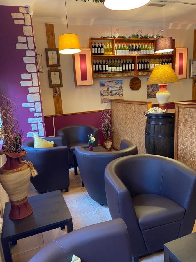 קלונמל Befani'S Mediterranean Restaurant & Townhouse מראה חיצוני תמונה
